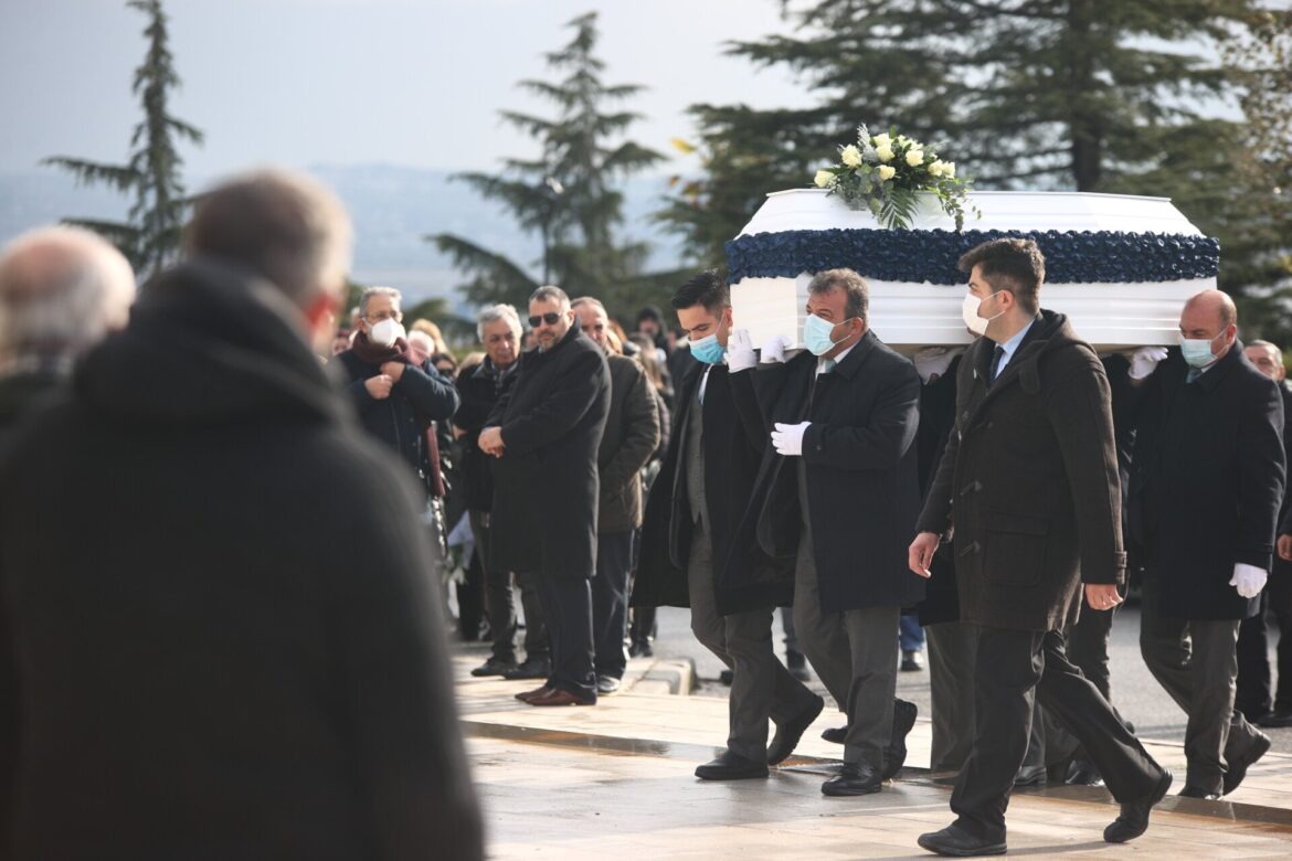 Το τελευταίο «αντίο» στον 55χρονο ελεγκτή του Intercity