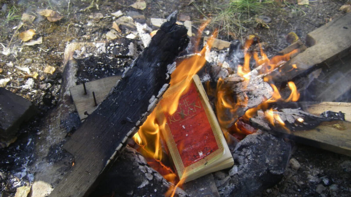 Η σουηδική δικαιοσύνη ακυρώνει απόφαση της αστυνομίας που απαγόρευε το κάψιμο του Κορανίου σε διαδήλωση
