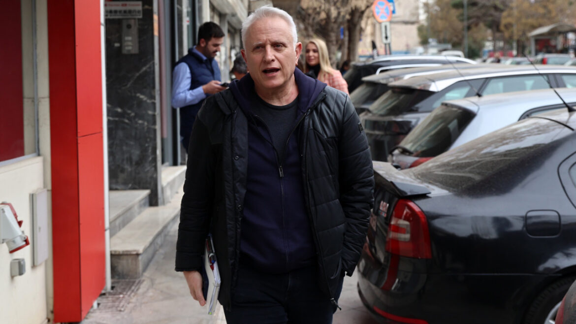 Ραγκούσης: Με μηνύσεις απαντά μετά την εισβολή αγνώστων στο σπίτι του