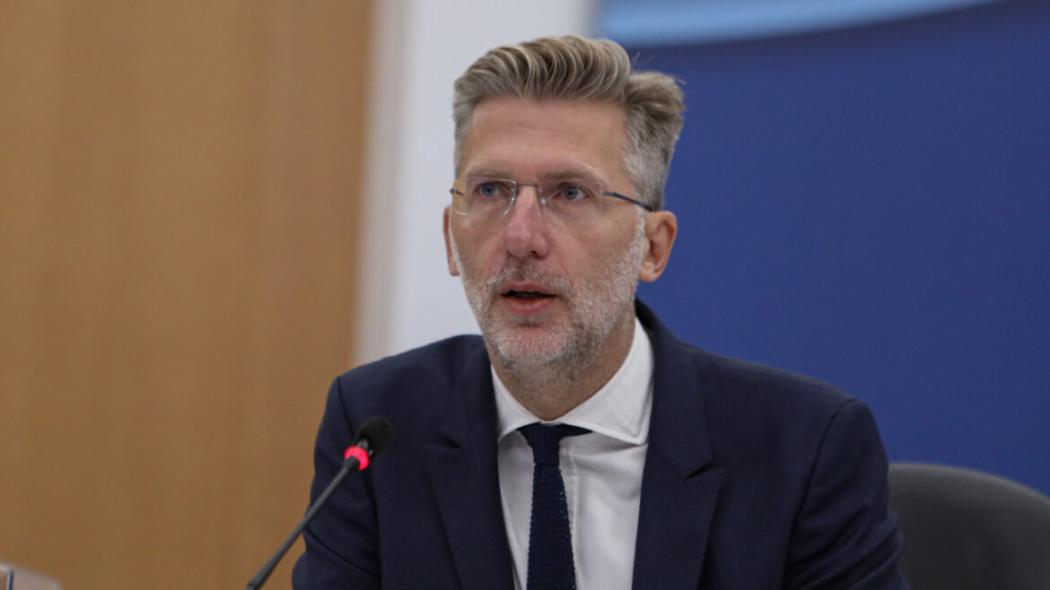 Σκέρτσος: Ο Τσίπρας είναι διατεθειμένος να συγκυβερνήσει με τον Γιάνη Βαρουφάκη