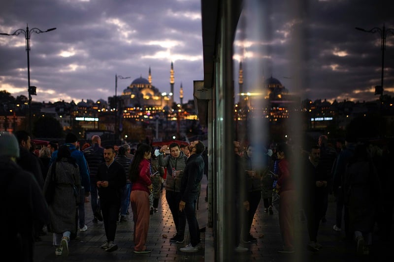 Σε νέο ιστορικό χαμηλό η ισοτιμία της τουρκικής λίρας έναντι του αμερικανικού δολαρίου