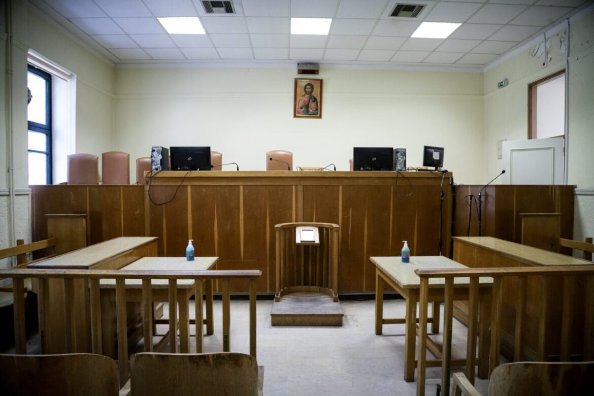 «Σκεφτήκαμε μήπως η μητέρα θα μπορούσε να προκαλέσει κακό», κατέθεσε παιδίατρος