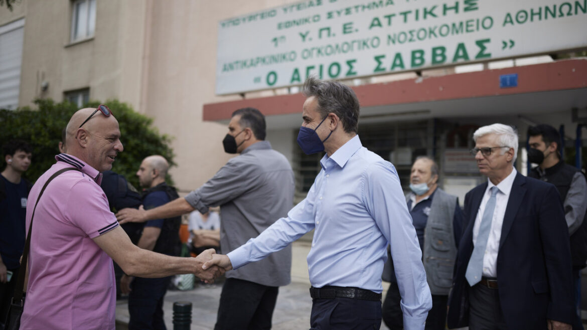 Επίσκεψη Μητσοτάκη στον «Άγιο Σάββα»: Κεντρική πολιτική προτεραιότητα της επόμενης κυβέρνησης το νέο ΕΣΥ