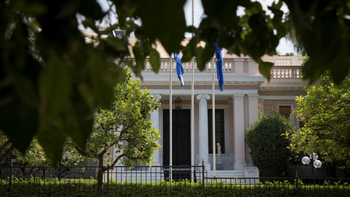 Συνάντηση του υπηρεσιακού πρωθυπουργού με τον υπουργό Εθνικής Άμυνας