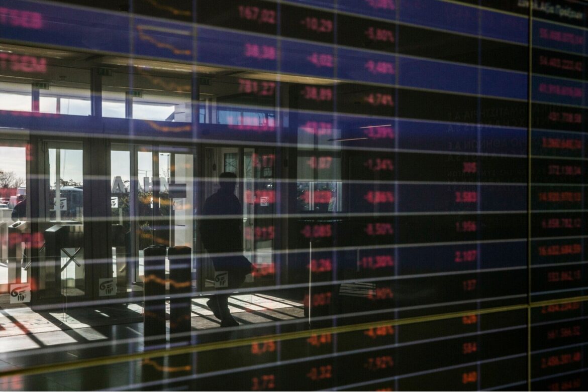 Ισχυρές πιέσεις και πτώση 2,76% στην Αθήνα