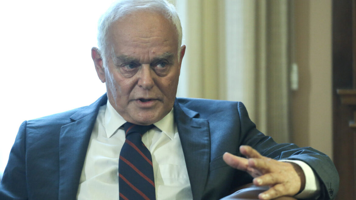 Αν. Μανιτάκης: Συνταγματική η αλλαγή του ορίου από το 3 στο 5% για την είσοδο στη Βουλή