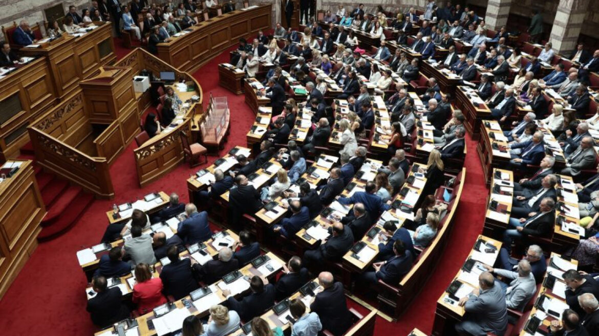 Βουλή: Οι Σπαρτιάτες «ευχαριστούν» ξανά τον καταδικασμένο Ηλία Κασιδιάρη