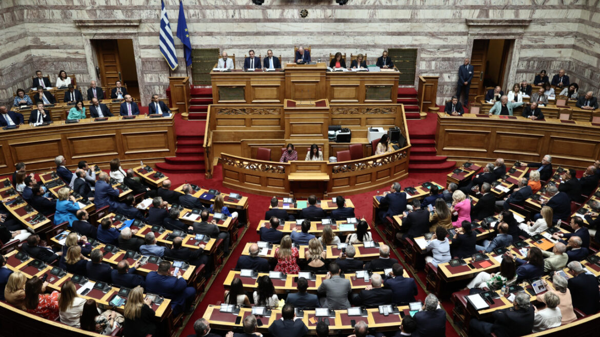 Αύριο σε δημόσια διαβούλευση το νομοσχέδιο για την ψήφο των Ελλήνων του εξωτερικού