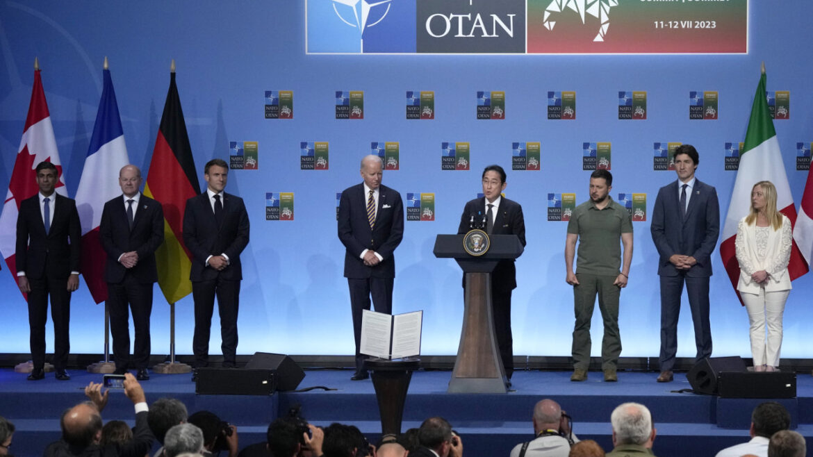Σύνοδος του ΝΑΤΟ: Η G7 υπέγραψε κοινή δήλωση για μακροπρόθεσμη στήριξη της Ουκρανίας