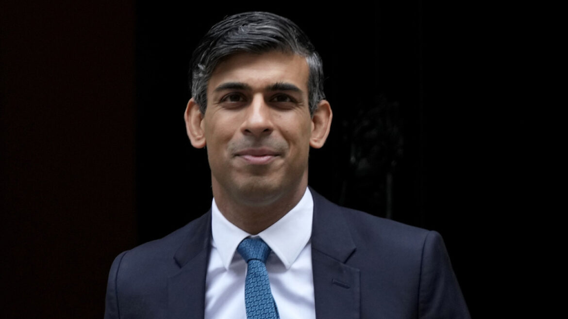 Συγγνώμη εκ μέρους του βρετανικού κράτους ζήτησε ο πρωθυπουργός Σούνακ για τη «φρικτή» μεταχείριση των ατόμων της ΛΟΑΤΚΙ+ κοινότητας στον στρατό μέχρι το 2000