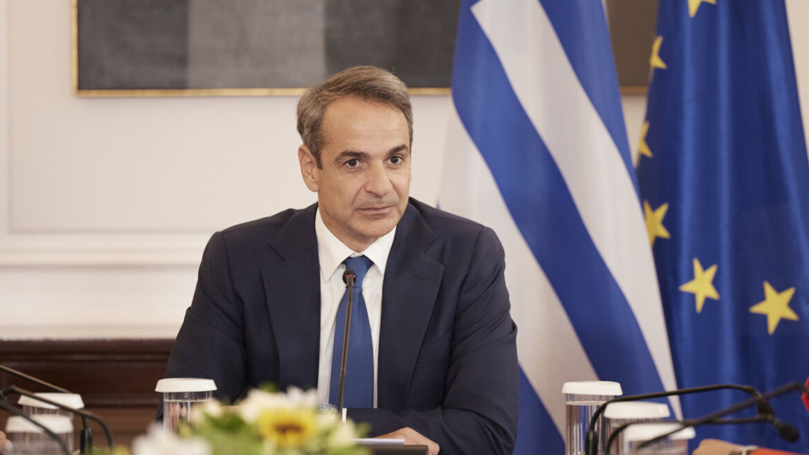 Αναβάλλεται η επίσκεψη Μητσοτάκη στο υπουργείο Εργασίας λόγω πτώσης Canadair στην Κάρυστο