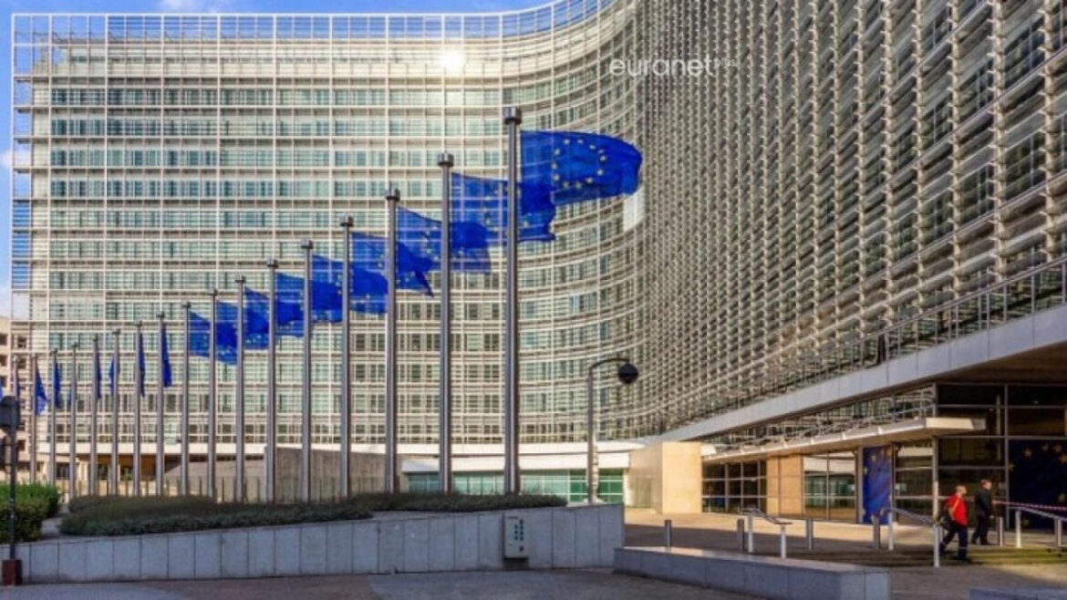 H Ούρσουλα φον ντερ Λάιεν στις Φιλιππίνες – Yπογράφει την πρωτοβουλία Global Gateway