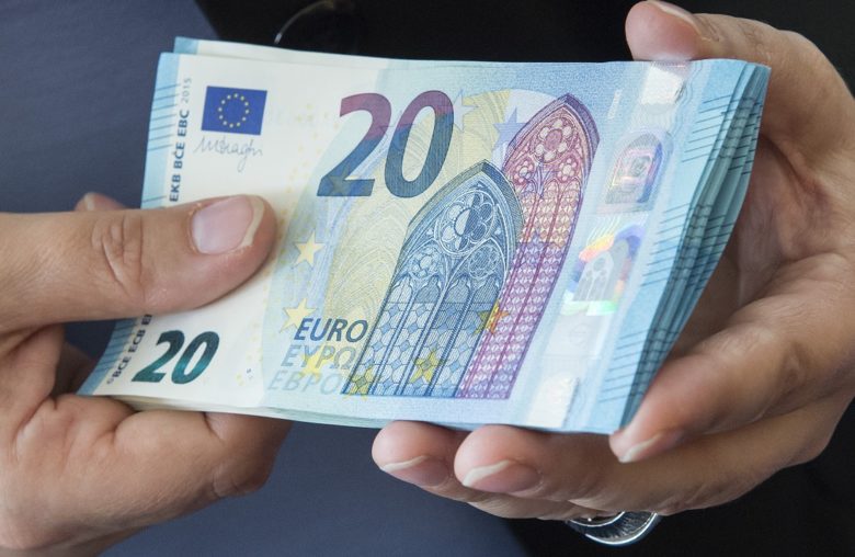 Ποια επιδόματα καταβάλλονται τη Δευτέρα 31 Ιουλίου – News.gr
