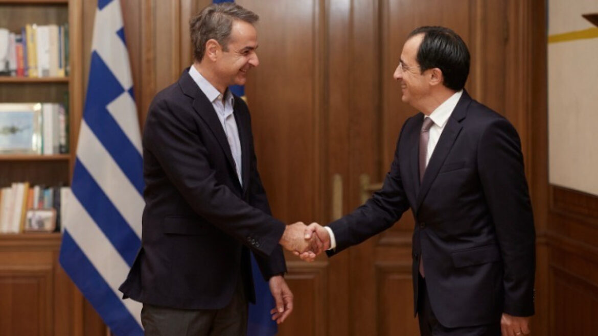 Κύπρος: Τηλεφωνική επικοινωνία Μητσοτάκη – Χριστοδουλίδη για τα επεισόδια στη Νεκρή Ζώνη