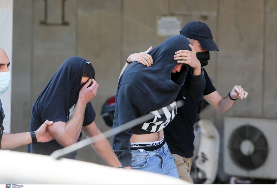 Προφυλακίστηκαν, ακόμη 12 Κροάτες και ένας Έλληνας,