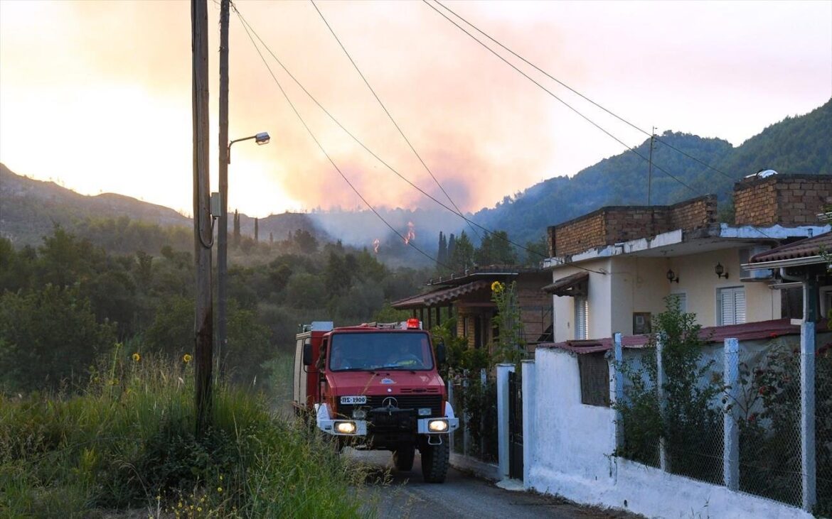 Φωτιά σε δύσβατο σημείο στην Λάσδικα Αρχαίας Ολυμπίας