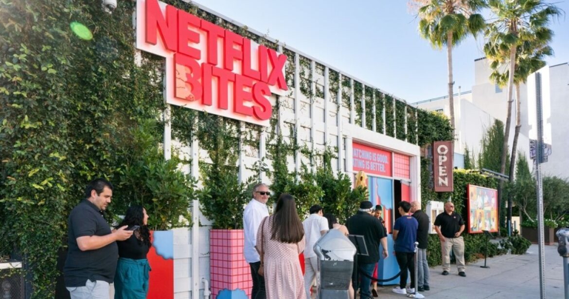 Η Netflix ετοιμάζει αλυσίδα φυσικών καταστημάτων για… Netflix and Chill!