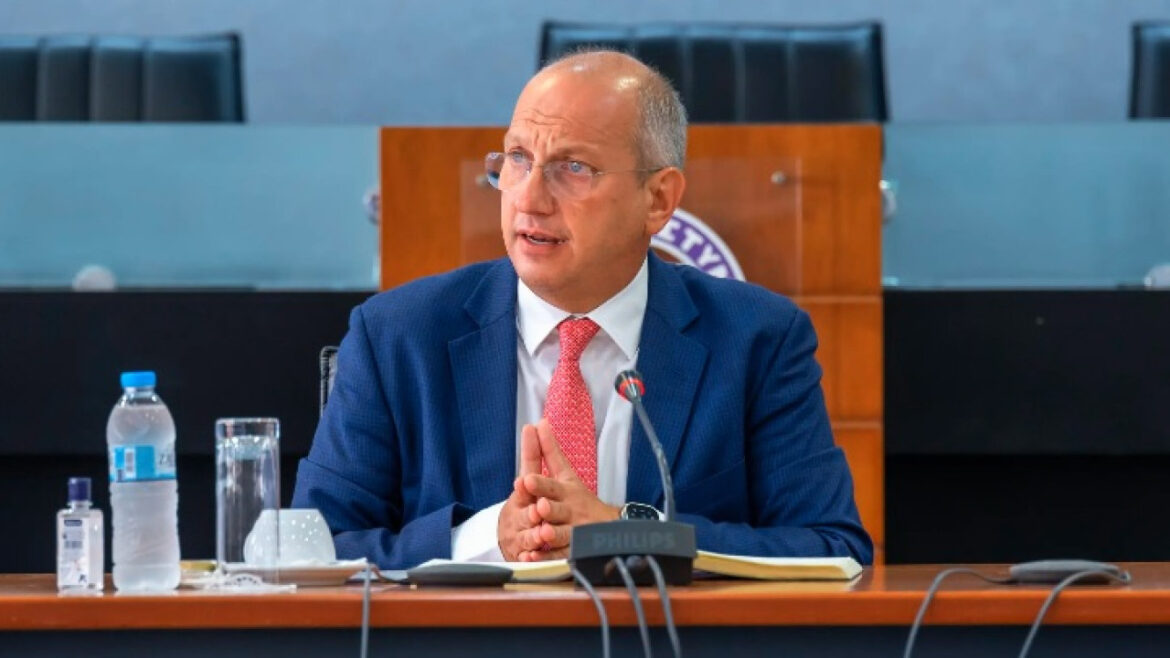 Οικονόμου: Καμιά ανοχή σε παραβατικές και βίαιες συμπεριφορές.
