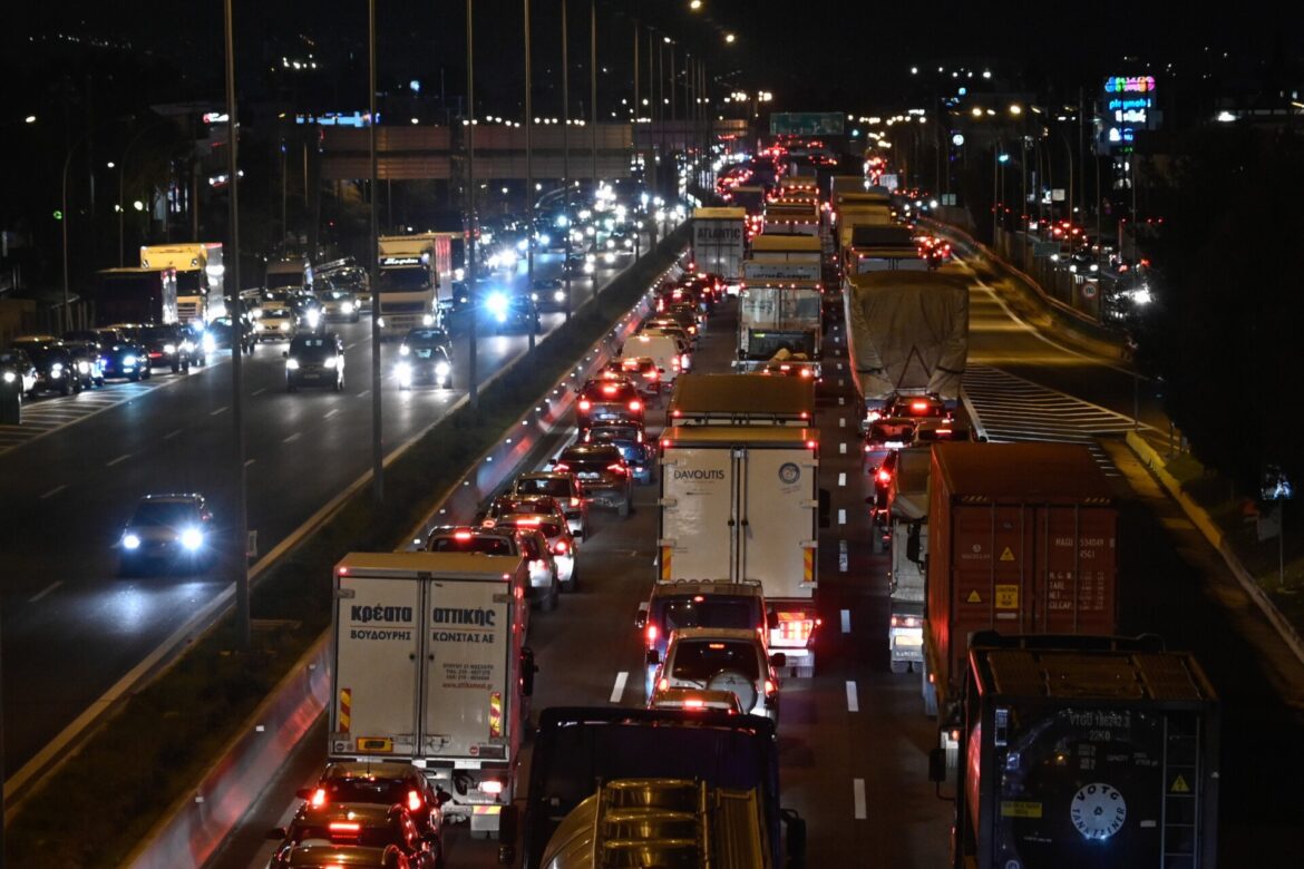Τρία τροχαία σε 40 λεπτά στο ρεύμα προς Πειραιά