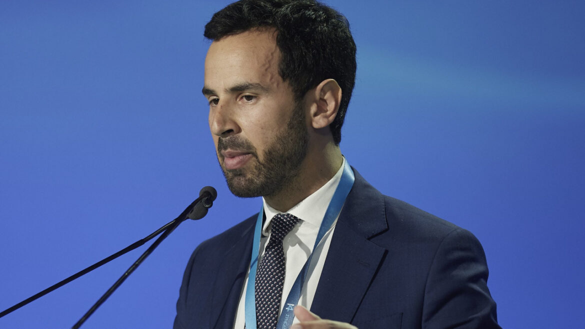 Ρωμανός: Πριν ασχοληθεί με τους νοικοκυραίους, ο Κασσελάκης να νοικοκυρέψει το κόμμα του
