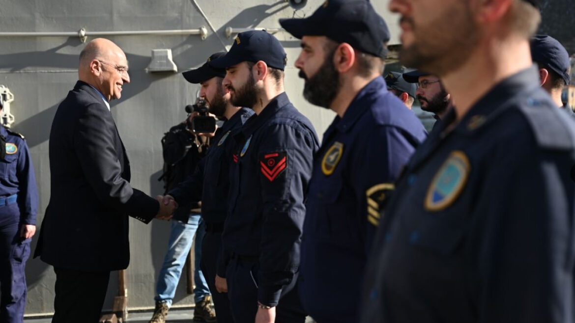Δένδιας από τη Σύμη: Υπερηφάνεια για τις Ένοπλες Δυνάμεις που φυλάσσουν τα ακριτικά νησιά