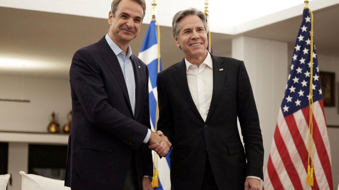 Έφτασε στα Χανιά ο Μπλίνκεν – Σε λίγο η συνάντηση με τον Κ. Μητσοτάκη