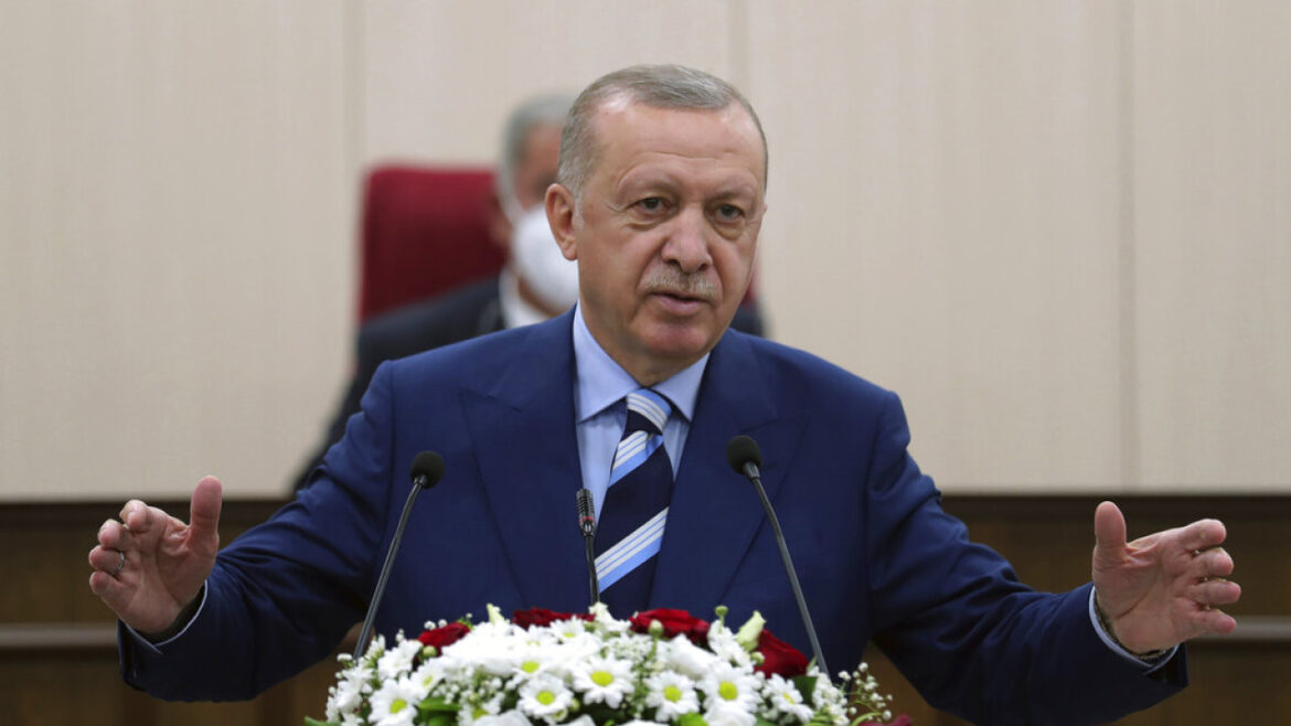 Ερντογάν: Θα συνεχιστούν οι στρατιωτικές επιχειρήσεις σε Ιράκ και Συρία – «Είτε είστε μαζί μας, είτε εναντίον μας»