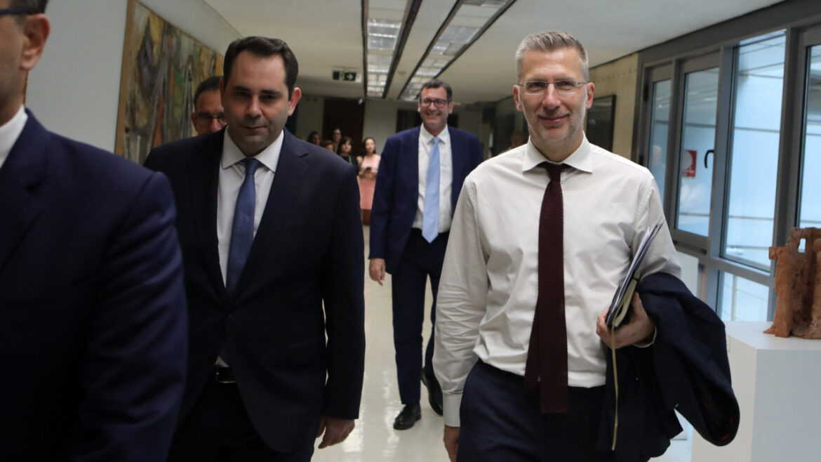 ΝΔ: Σε εξέλιξη η «επιχείρηση ενημέρωσης» στην Πειραιώς για τους διαφωνούντες βουλευτές