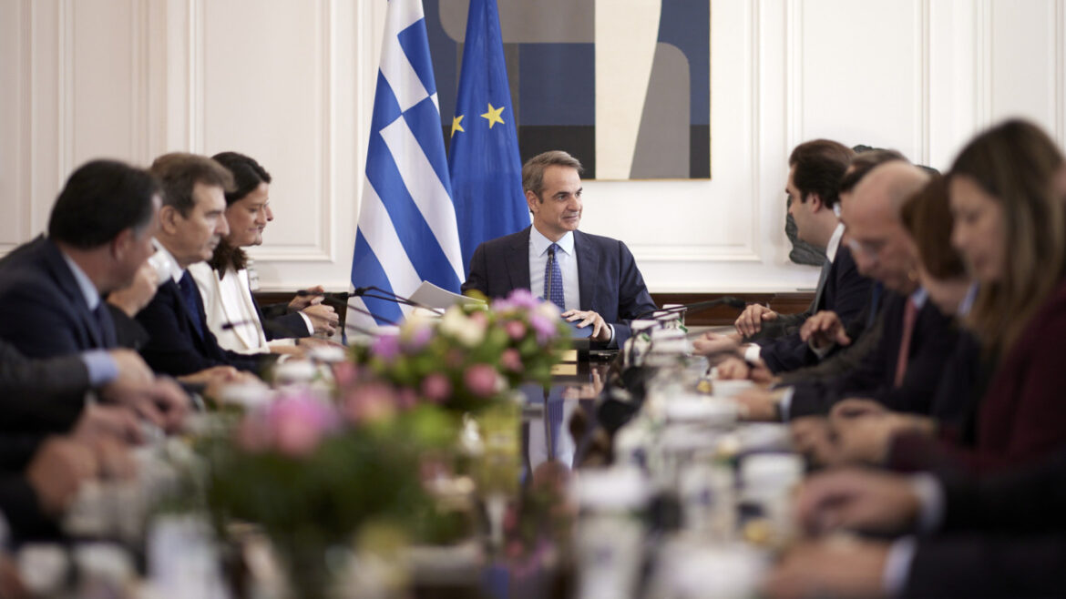 Υπουργικό συμβούλιο: Πρώτο για το 2024 – Επί τάπητος τα αυθαίρετα και ο νέος ΟΣΕ