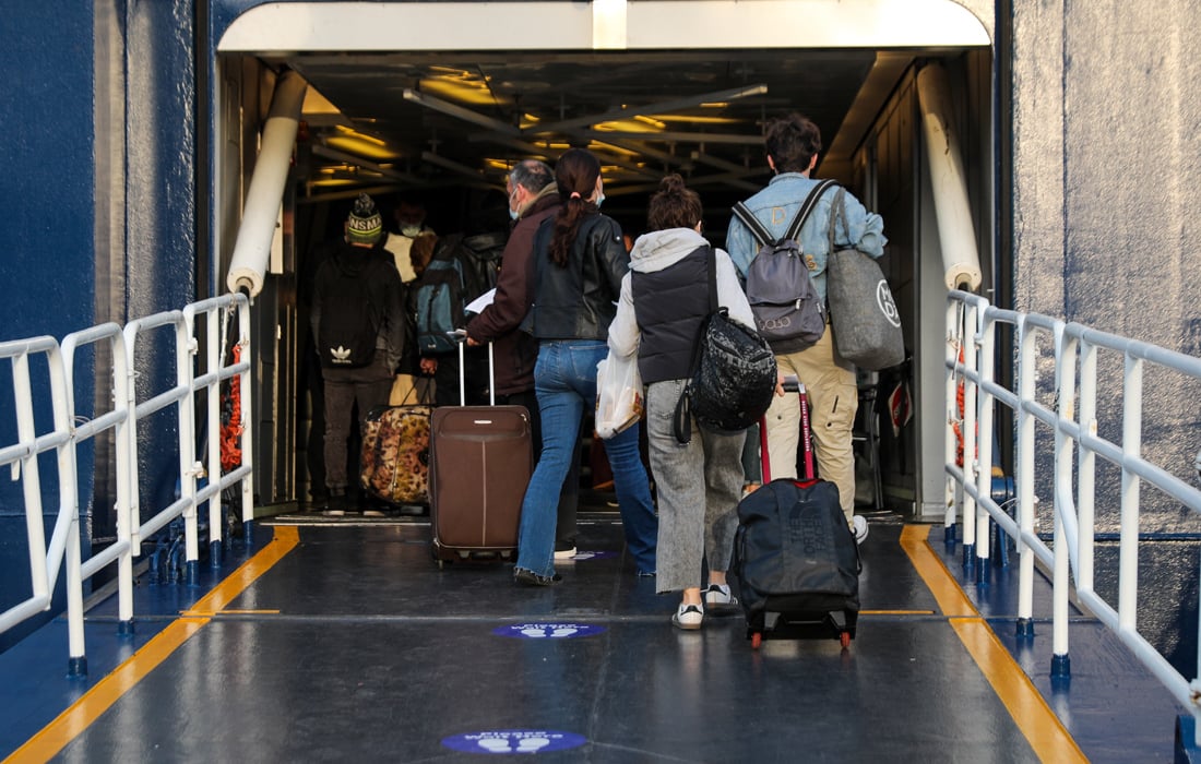 Εκπτώσεις σε ακτοπλοϊκά και αεροπορικά εισιτήρια για τη μετάβαση αναπληρωτών εκπαιδευτικών στην περιοχή τοποθέτησής τους