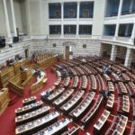 Βουλή: Ψηφίστηκαν φορολογικός κώδικας και τροπολογία για το «καλάθι του νονού» 16