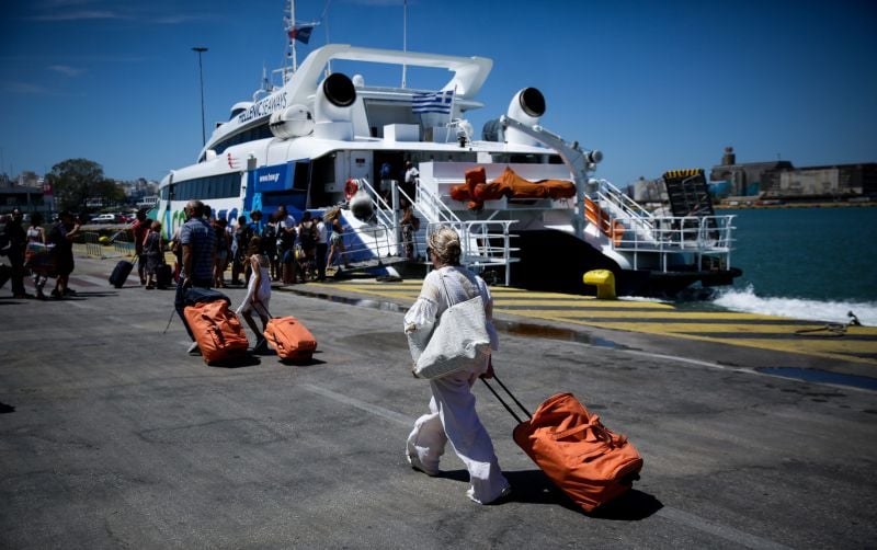 Πάνω από 8.500 έκαναν διακοπές τον Απρίλιο με voucher – News.gr