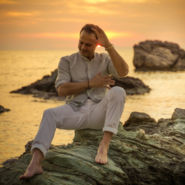 Ο Πάρις Καραγιαννόπουλος επιστρέφει με το νέο του τραγούδι «Για Τα Δυο Σου Τα Μάτια»