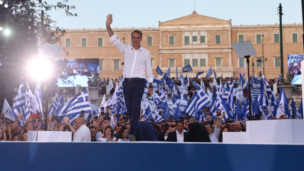 Κυριάκος Μητσοτάκης: Δείτε live την προεκλογική ομιλία του στο Σύνταγμα