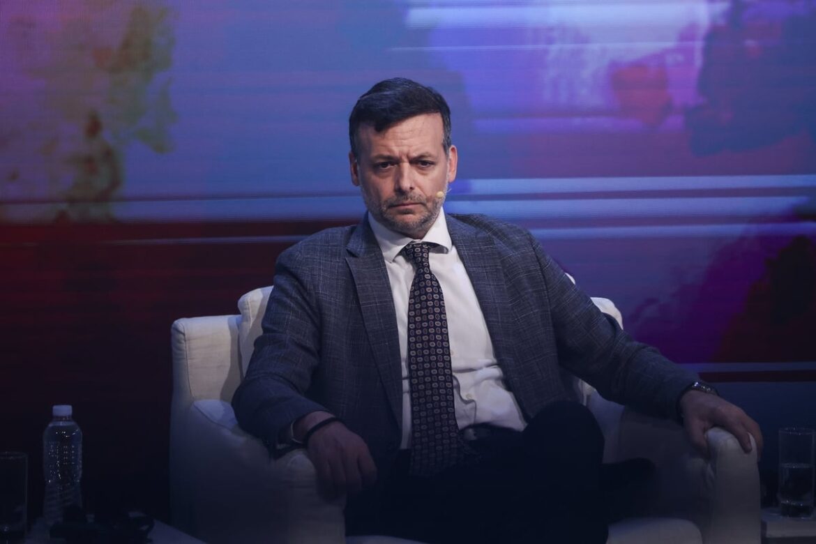 Ο κ. Μητσοτάκης παρεμβαίνει ευθέως στις εσωτερικές διαδικασίας του ΠΑΣΟΚ