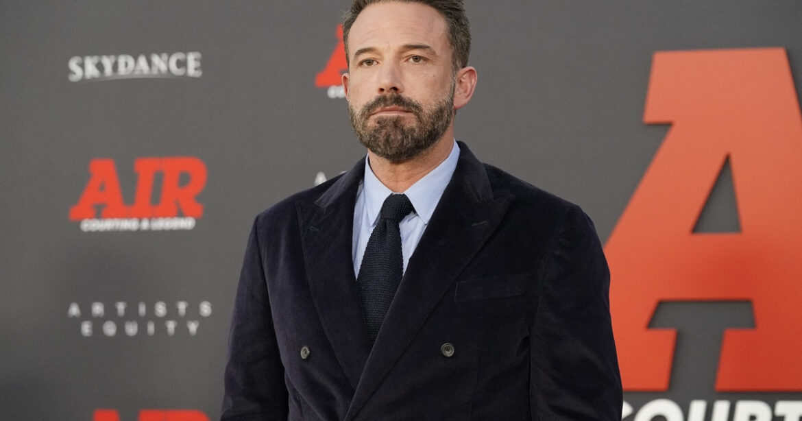 Ο Μπεν Άφλεκ τελικά έβγαλε τη βέρα του – Ο γάμος του με την Τζένιφερ Λόπεζ τελείωσε εδώ και μήνες, λέει πηγή