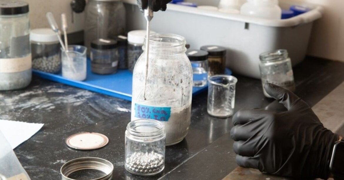 Καύσιμο υδρογόνο από κουτάκια αναψυκτικών, θαλασσινό νερό και κατακάθι καφέ!