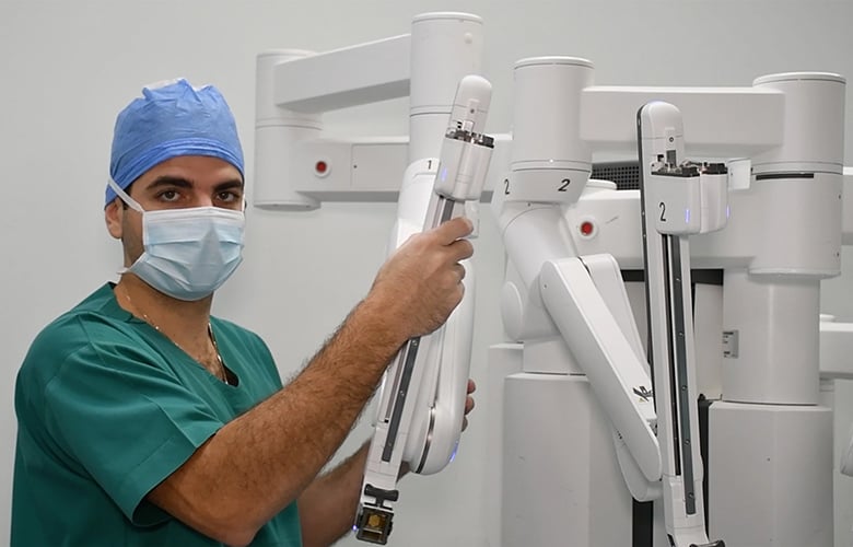 Κορυφαία θεραπεία γυναικολογικών παθήσεων με την Ρομποτική Χειρουργική – News.gr