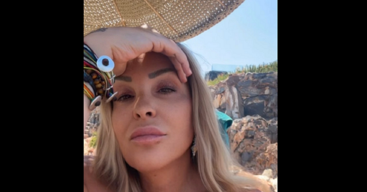 Η φωτογραφία της Ναταλίας Γερμανού από την παραλία – «Κοίτα με όπως με κοιτάζει ο Τάσος»