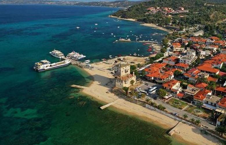 Οι σεισμικές δονήσεις στην Ουρανούπολη δεν διαταράσσουν τις διακοπές των χιλιάδων τουριστών