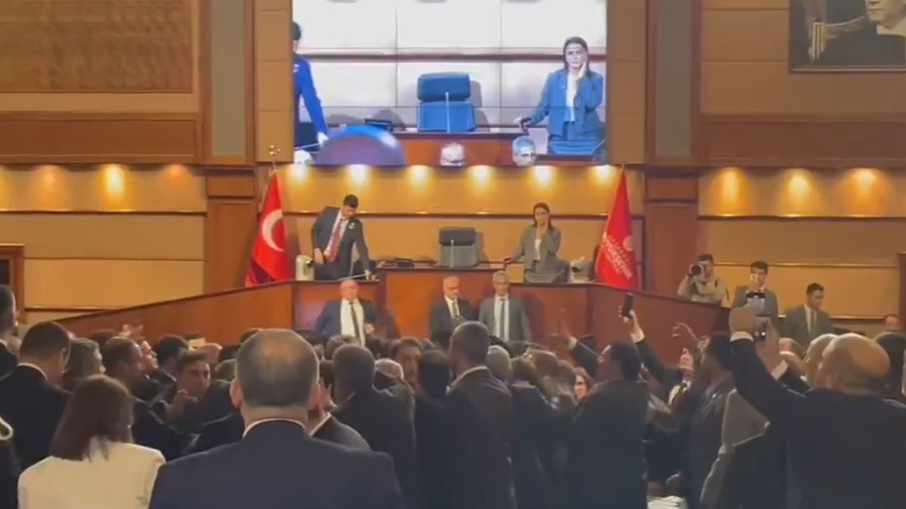 Γροθιές και κλωτσιές στο Δημοτικό Συμβούλιο Κωνσταντινούπολης 1