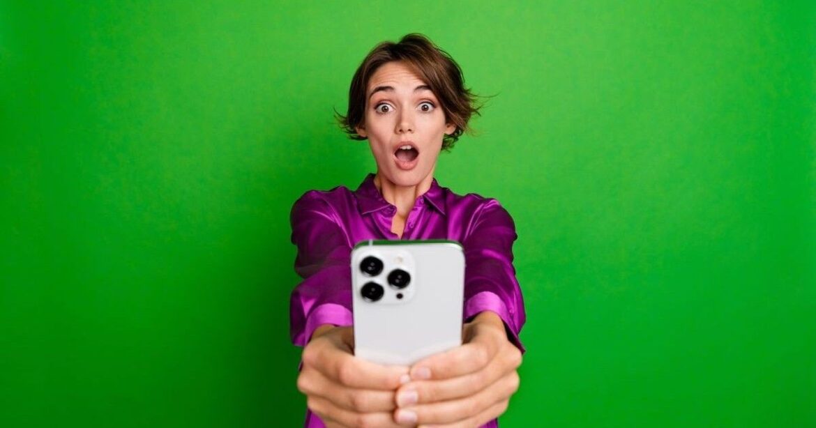 Χρήστες iPhone ακούν άλλους χρήστες στο smartphone τους…