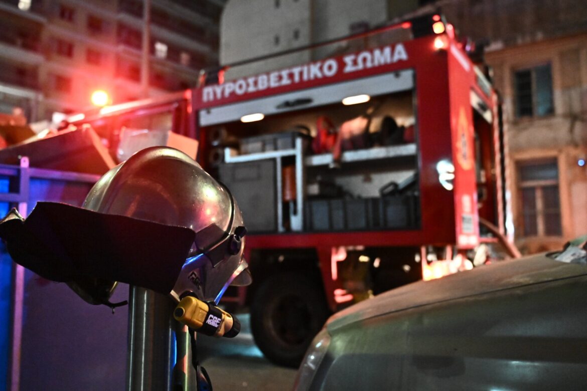 Έσβησε η φωτιά σε αποθήκη παιχνιδάδικου, σε κτίριο του Πειραιά