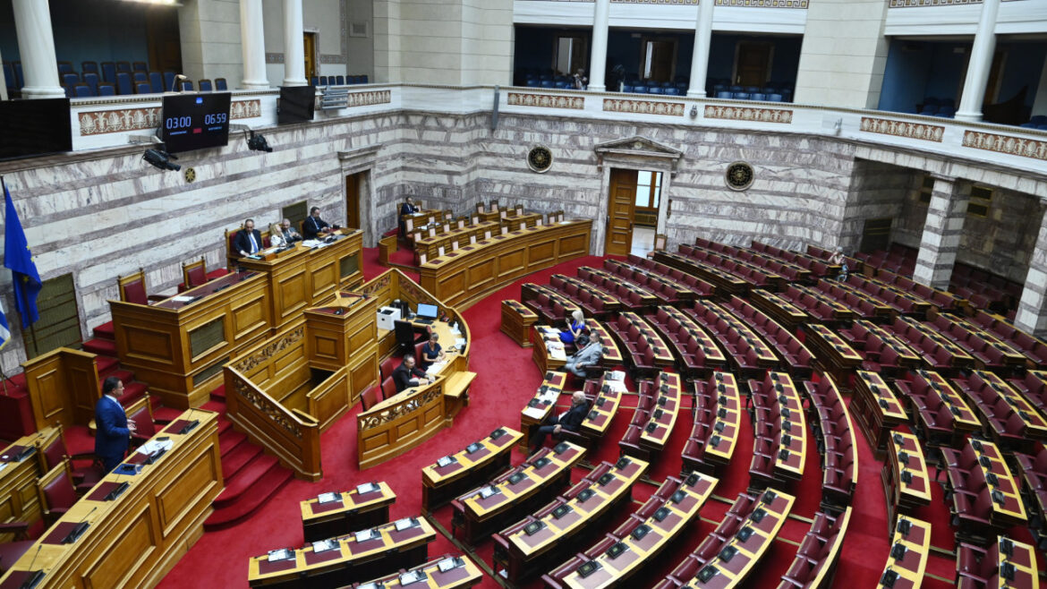 Νομοσχέδιο για τον κατώτατο μισθό: Πέρασε με 157 ψήφους