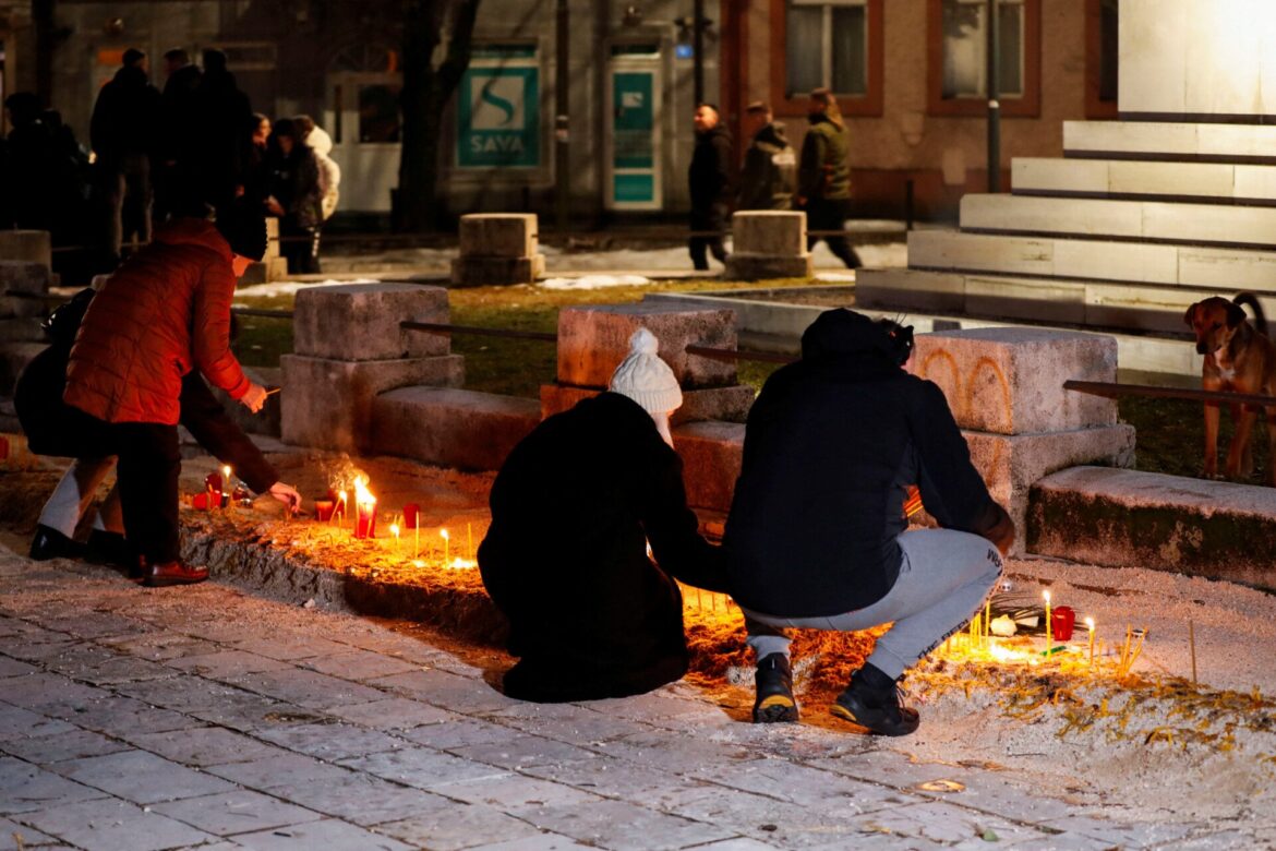 Οργή και πόνος στη συγκέντρωση για την δεύτερη σφαγή στο Τσέτινιε