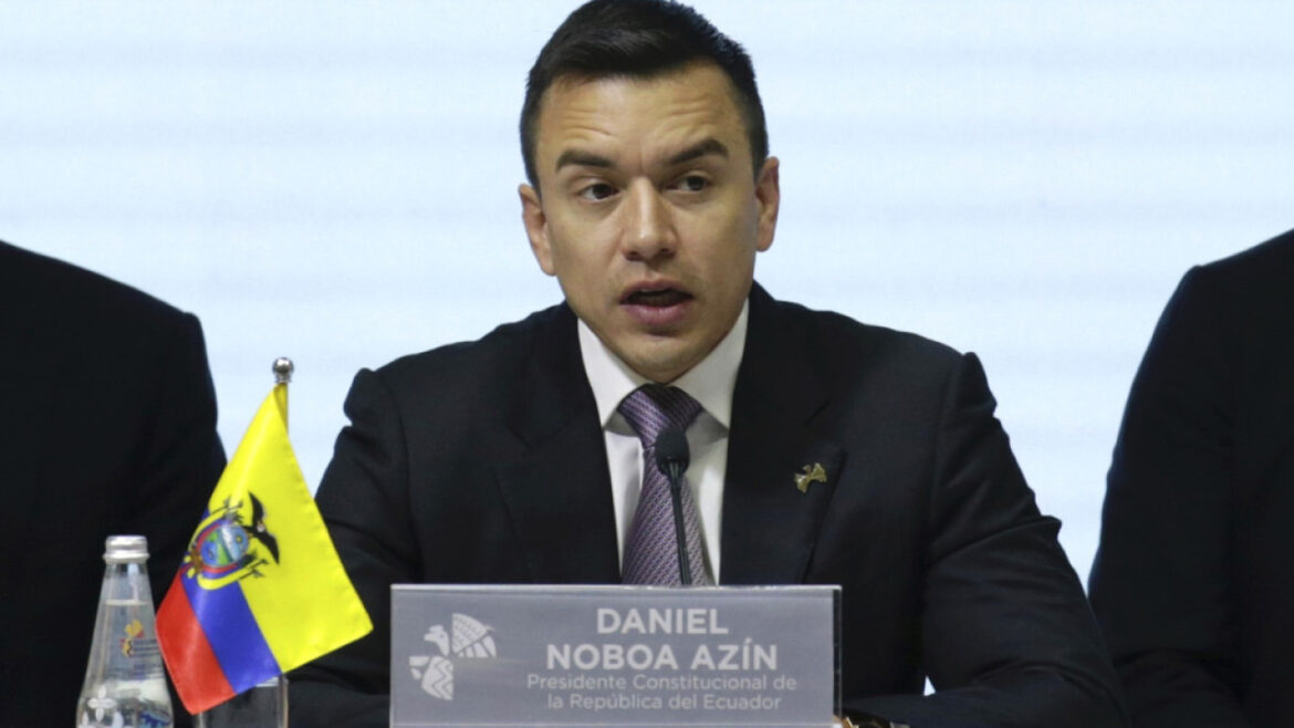 Ισημερινός: Ο πρόεδρος Νομπόα αποφασίζει να κλείσουν τα σύνορα πριν από τις εκλογές