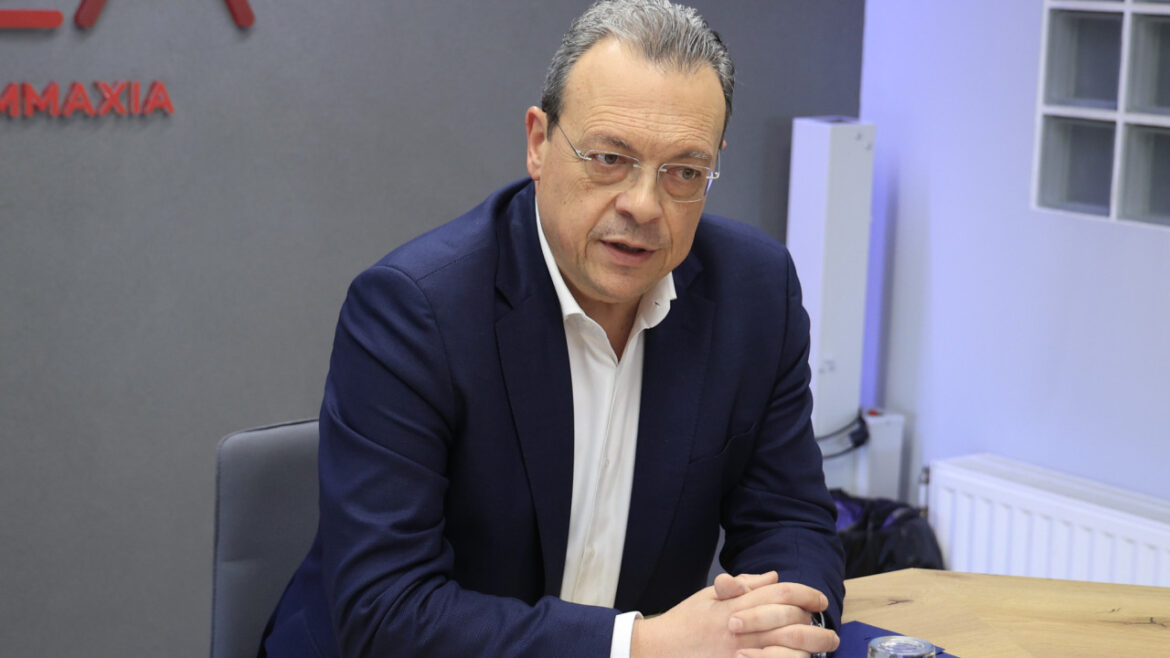 Φάμελλος: «Θα επιμείνουμε στην πρόταση δυσπιστίας κατά της κυβέρνησης